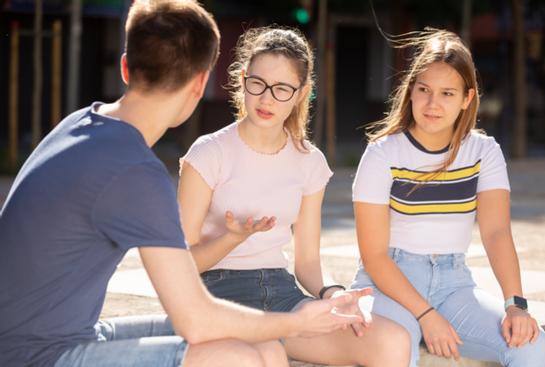 Austausch, Hilfe, Freund:innen Austausch, Hilfe, Freund:innen